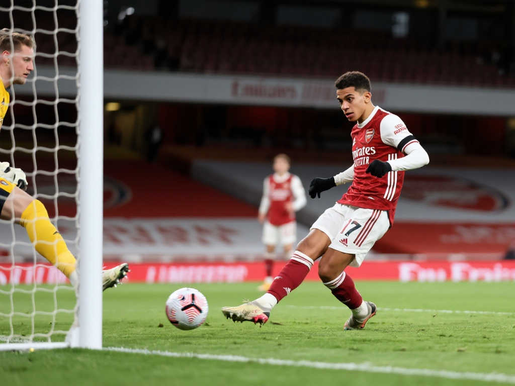 马丁内利近距离攻门，多纳鲁马神勇救险